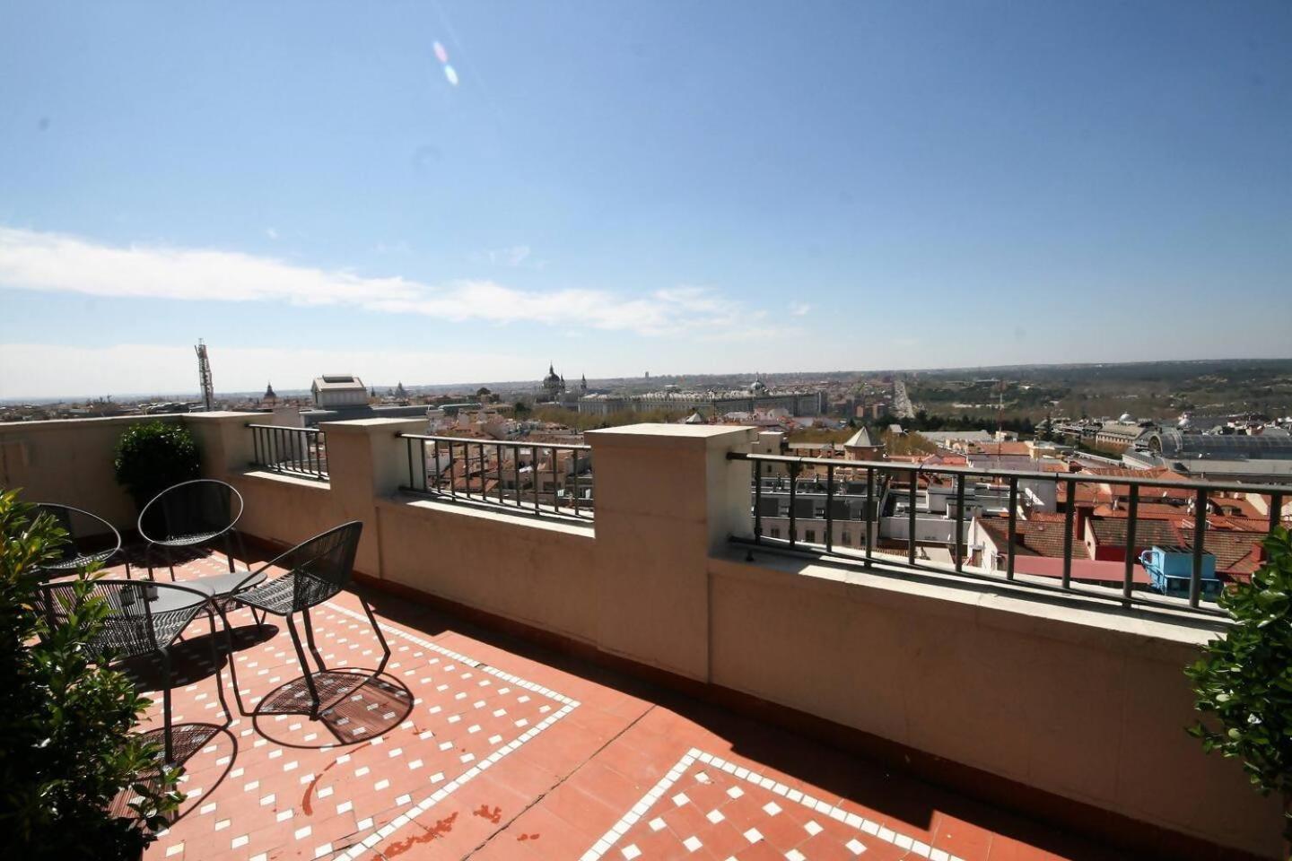 Atico En La Gran Via Con Terraza Al Palacio Real مدريد المظهر الخارجي الصورة